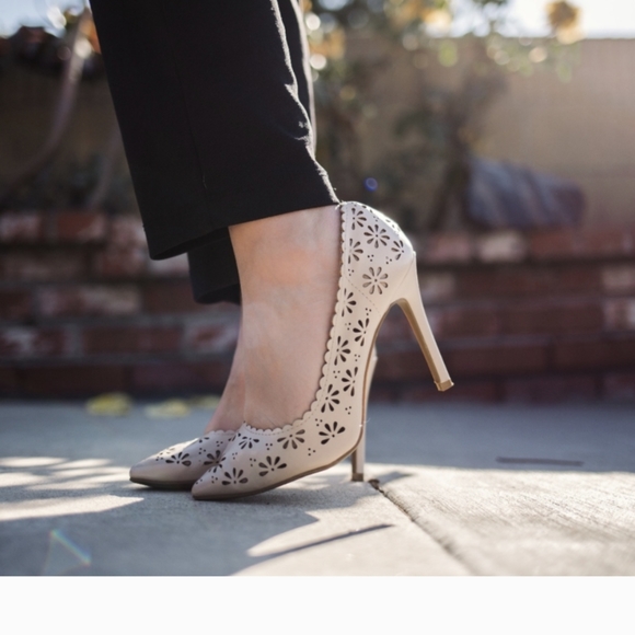 Floral Cutout High Heels - Picture 2 of 4